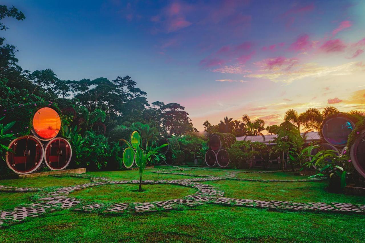Arenal Backpackers Resort La Fortuna Kültér fotó The Labyrinth at the University of the West Indies, Cave Hill Campus