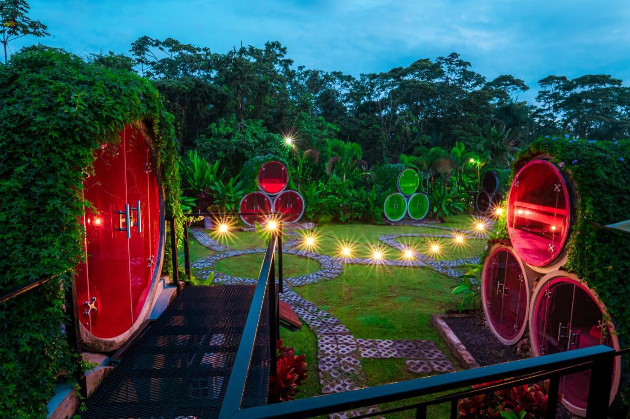 Arenal Backpackers Resort La Fortuna Kültér fotó The resort's "Wine Bar"