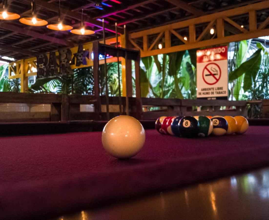 Arenal Backpackers Resort La Fortuna Kültér fotó Pool table