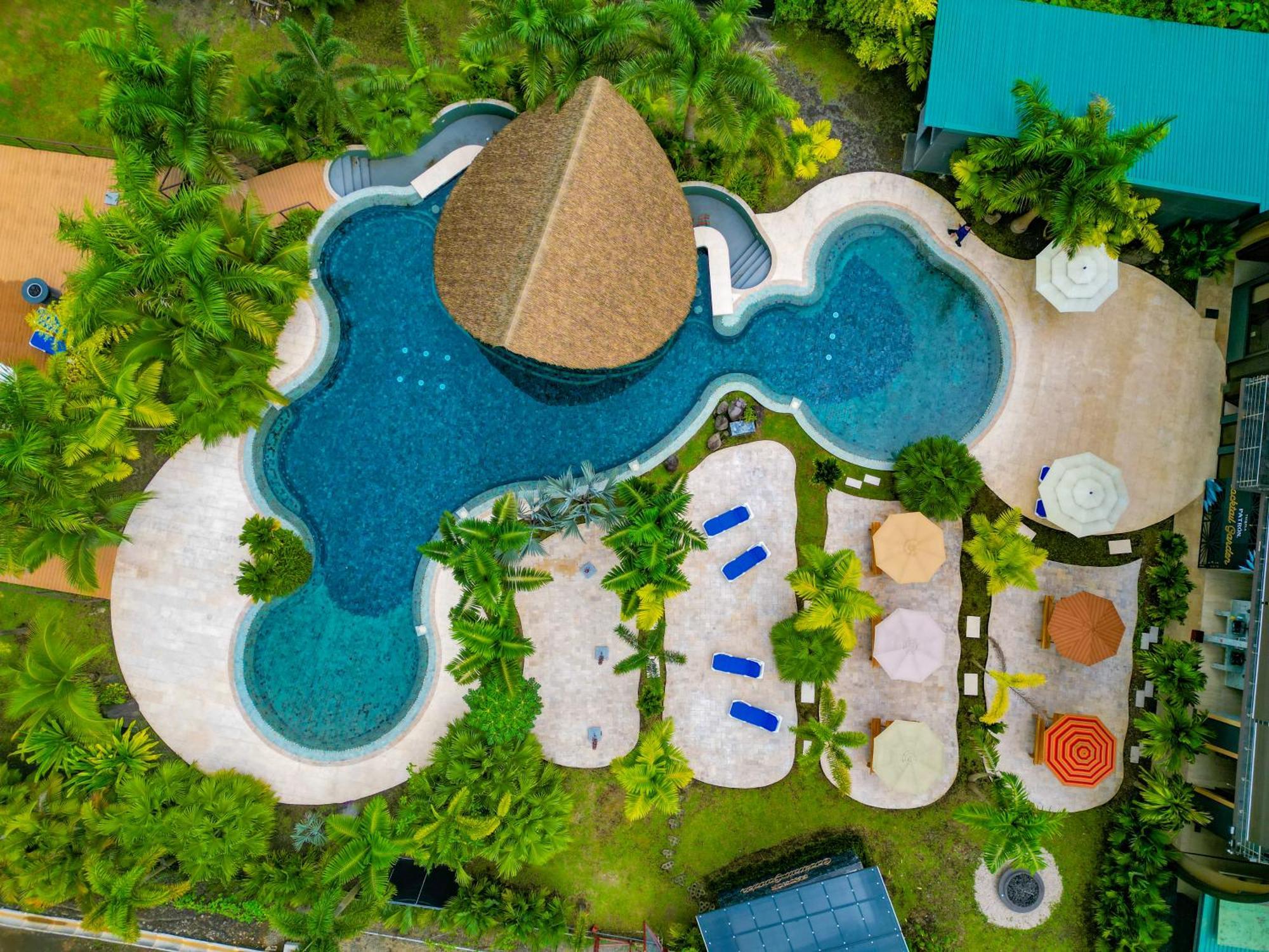 Arenal Backpackers Resort La Fortuna Kültér fotó Aerial view of the resort